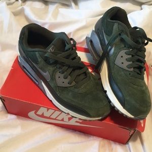 Nike air max 90 women olive size 10